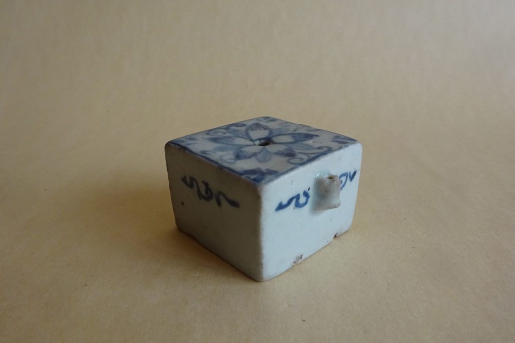 電9．染付角蓮華文水滴 | 原古美術｜広島県福山市